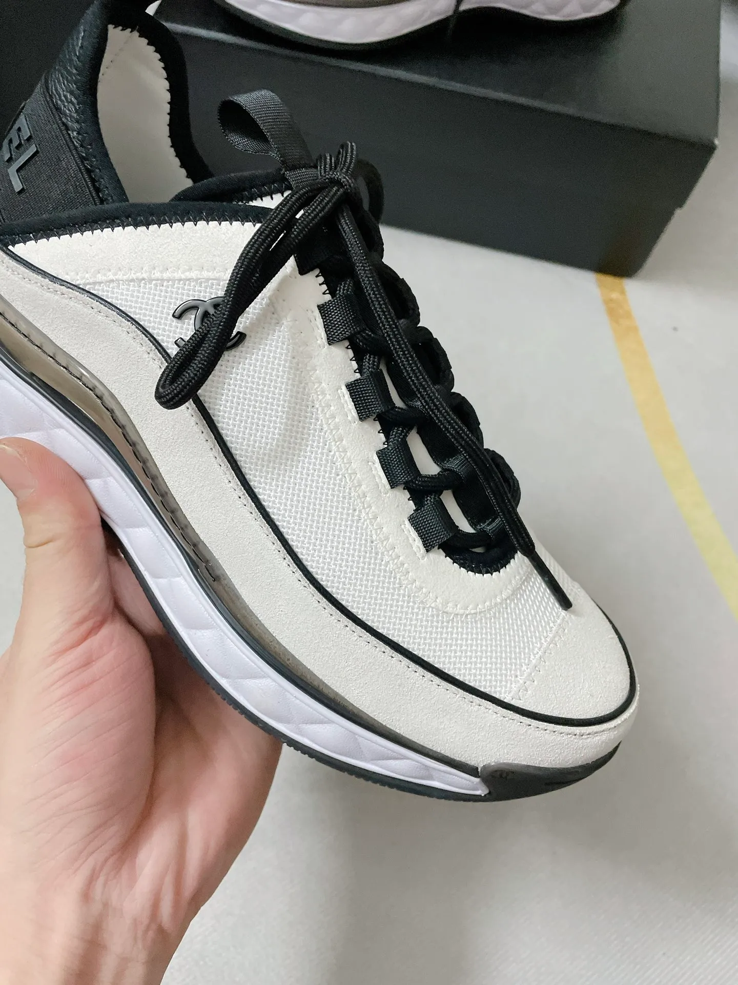 👟👟Ex-factory price 480👟👟 Size: 35-45 in stock, welcome to see the board for tasting details. Chanel Chanel Couple Style Xiaoxiang Casual Sports Shoes Dad Shoes Couple Style Counter original version 1:1, each color is accurately matched and internally marked. Black and gold logo. Fabric: Silk cowhide/Imported sheep tendon Outsole: T👟👟Ex-factory price U outsole/Transparent crystal bottom Comes with flip-top magnet box, complete package